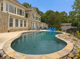 Whitetail Cove by AvantStay Lakefront w Pool Private Dock Sleeps 20