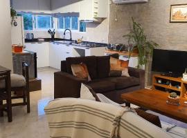 Casa en Punta Colorada con gran fondo y fogón, hotel en Punta Colorada