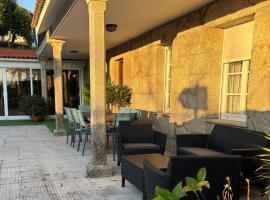 Casa Santa Ana, hotel en Tourón