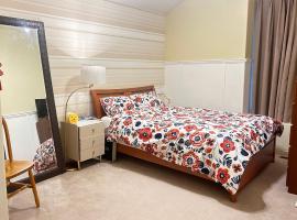 Lucky Home-Entire suite large bedrooms in Coquitlam, hotel en Coquitlam