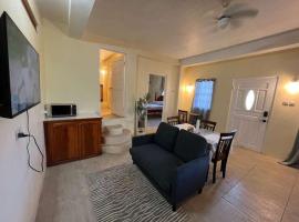 Cozy Island Getaway - Near grand Mal Beach, מלון בסנט ג'ורג'ס