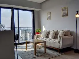 SkyView Country Club with KingSize Bed Air Conditioner Pool & Gym