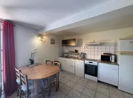 Rez de villa de 45 m2 Afa calme et fleuri
