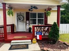 Tree Farm Stay Fire Pit & Grill WOW-King Suite