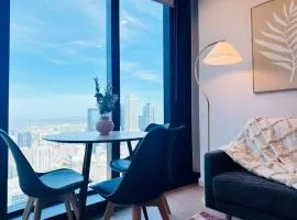 380 Melbourne - High-Rise City View Apt in CBD
