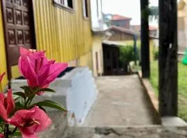 Casa com pátio a 150 metros da Praia da Vila Imbituba