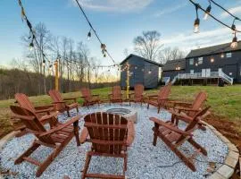 Hilltop Hideaway - Pool - Jacuzzi - Ping Pong - 12 guests - Fireplace - Mountain Views - Pets are allowed by request