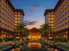 Sanya Haitang Bay Changyue Health Valley Resort Hotel: Sanya şehrinde bir otel