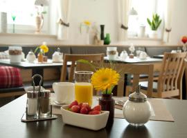 Pension Sperlhof, hotel di Erding