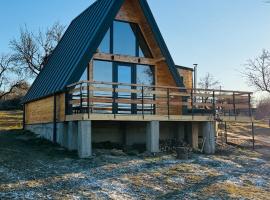 Secluded A-Frame Cabin with Private Hot Tub & Mountain View - Ultimate Privacy: Şelari şehrinde bir otel