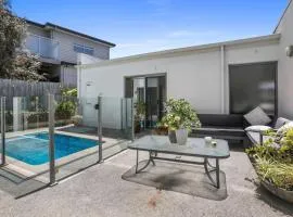 Coastal Retreat Apollo Bay - with solar heated swim spa