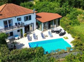 Beautiful Villa Lara with sauna in Imotski, Hotel in Kamenmost