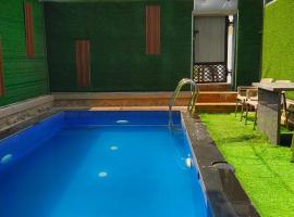 HemPriya - 3BHK wit a Private Pool，羅納瓦拉的飯店