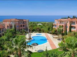 Large apartment in an idyllic complex, ocean view, Hotel in Mandria