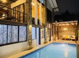 5BR Villa with Private Pool Lembang