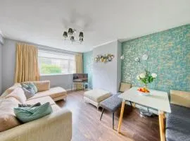 2 bed flat - SW London with parking