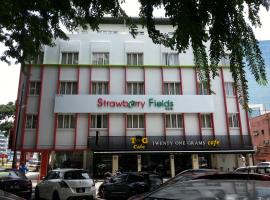 Hotel Strawberry Fields، فندق رومانسي في بيتالينغ جايا