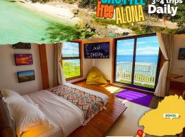 Aqua Horizon Beachside Art & Studio Condominium, hotel en Dauis