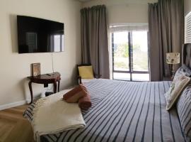 White Feather Guest Rooms and Boutique Spa, khách sạn ở Yzerfontein