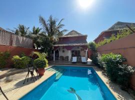 Casa Del Mar، فندق في مبور