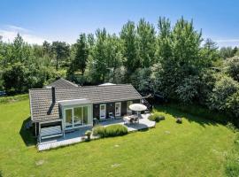 Family House In Two Homes At Fyns Head, hotel a Martofte