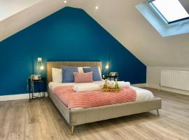 Luxury 9 Bed Retreat • Sleeps 14 • Free Parking, hotel in Faversham