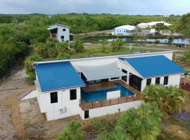 Sunset Oasis Waterfront, Hotel in Maya Beach