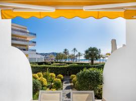 Apartamento a pie de playa, climatizado y parking, hotel u gradu Roses