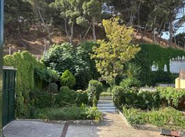 Family home with pool and garden in Tudela center โรงแรมในตูเดลา