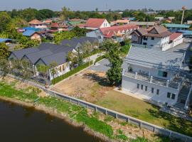 Baansiwalin, hotel i Ayutthaya