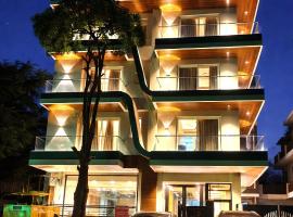 Royal Raven Hotel & Banquet' Greater Noida Nearby India Expo Centre & Mart, hotel in Greater Noida