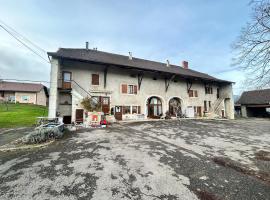 Appartement dans une ancienne ferme, hotel in Thoiry