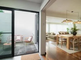 Monaco House com Jacuzzi e Estacionamento