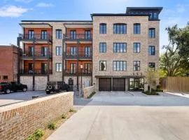 Fire Tower Luxe 2BR KingSuites & Private Balcony