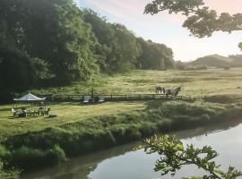 Harperfield Chalet, Hotel in Lanark