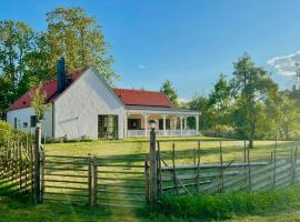 Stone House With Sea View In Katthammarsvik, hotel in Katthammarsvik