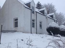 Charming cottage close to the Cairngorms, hotel i Ballindalloch