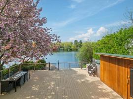 Cherry Blossom Lake House, hotel em Lake Peekskill