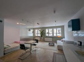 Rakietników vintage condo, hotel in Warsaw