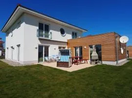 Holiday Home Poolhaus Birdieweg11 b - Villa Wassergeist by Interhome