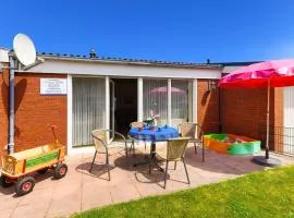 Holiday Home Strandnahes Ferienhaus mit Kinderspielplatz by Interhome