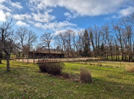 Maison mitoyenne entre lac et montagnes - Pension équestre possible, hotel di Trévignin