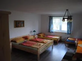 Apartment Ländliche Ferienwohnung in beliebtem Gästehaus by Interhome