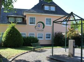 Holiday Home City FH Vulkaneinfel by Interhome, hotel i Daun