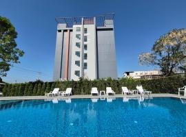 Premier Luxe Hotel โรงแรมพรีเมียร์ลักซ์ – hotel w mieście Chon Buri