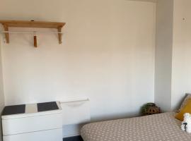 Peacefully place, hotel em Chelles