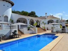 Holiday Home Villa mit Blick auf das Wasser by Interhome