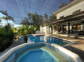 House with Pool up to 10 pax in Maribojoc, Bohol, hotel din Cogon