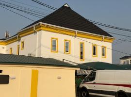 De street Hub, hotel em Iju Junction