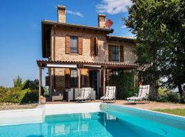 Sunny holiday home with swimming pool, Hotel in Salsomaggiore Terme